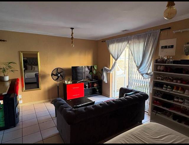1 BEDROOM APARTMENT FOR SALE IN FISH HOEK